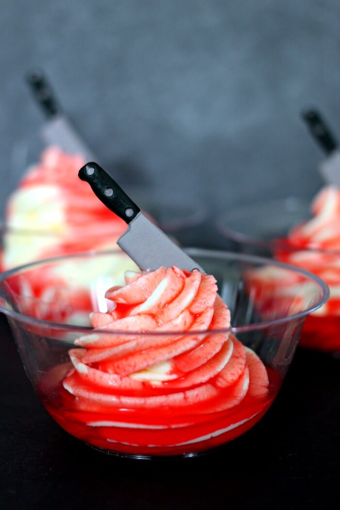 MURDEROUS CHEESECAKE MOUSSE WITH STRAWBERRY SAUCE