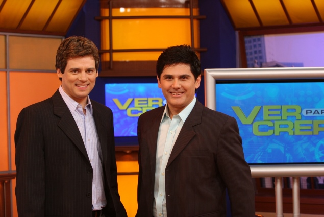  César Filho e Celso Portiolli no programa "Ver para Crer" do SBT (Foto Reprodução/Internet)