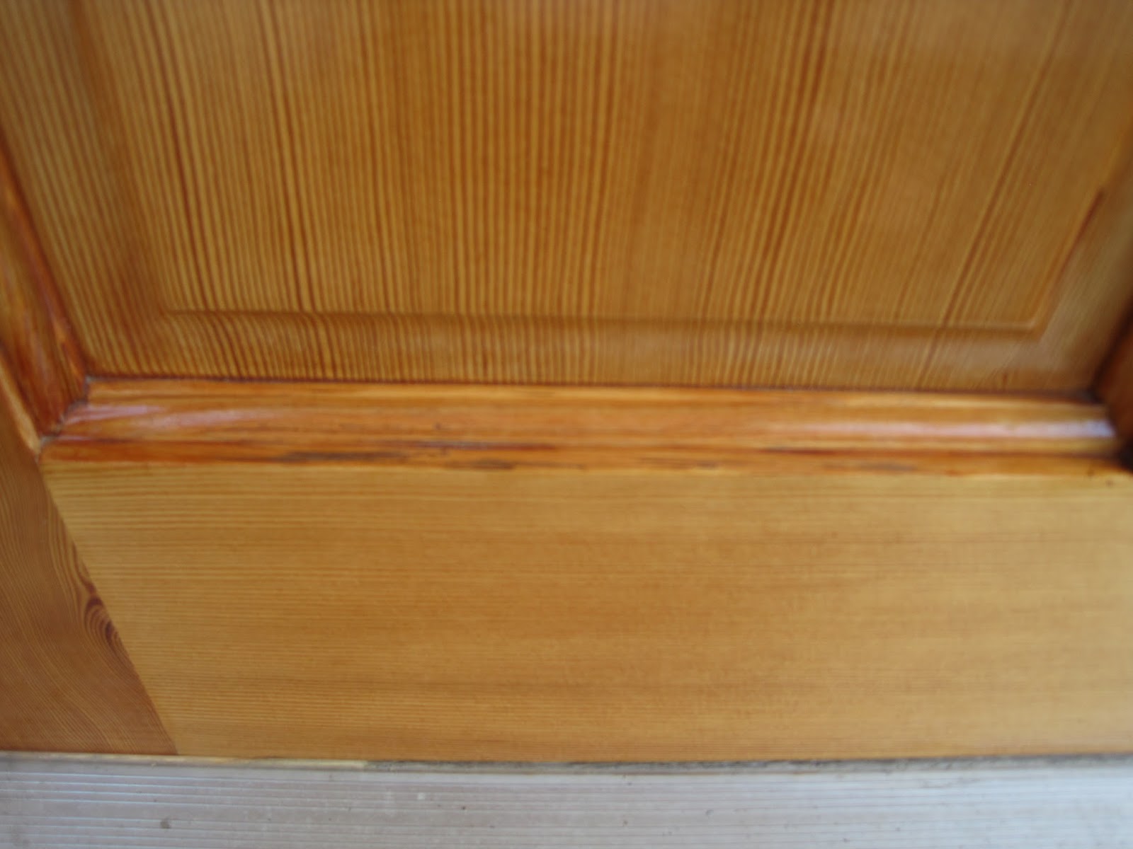 GadgetGeekDungeon How To Remove Black Spots on Exterior Wood Door
