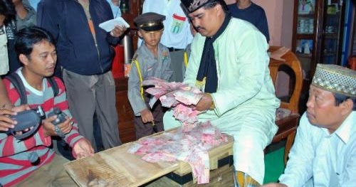 Kanjeng Dimas ,Kyai Probolinggo Pengganda Uang Dan