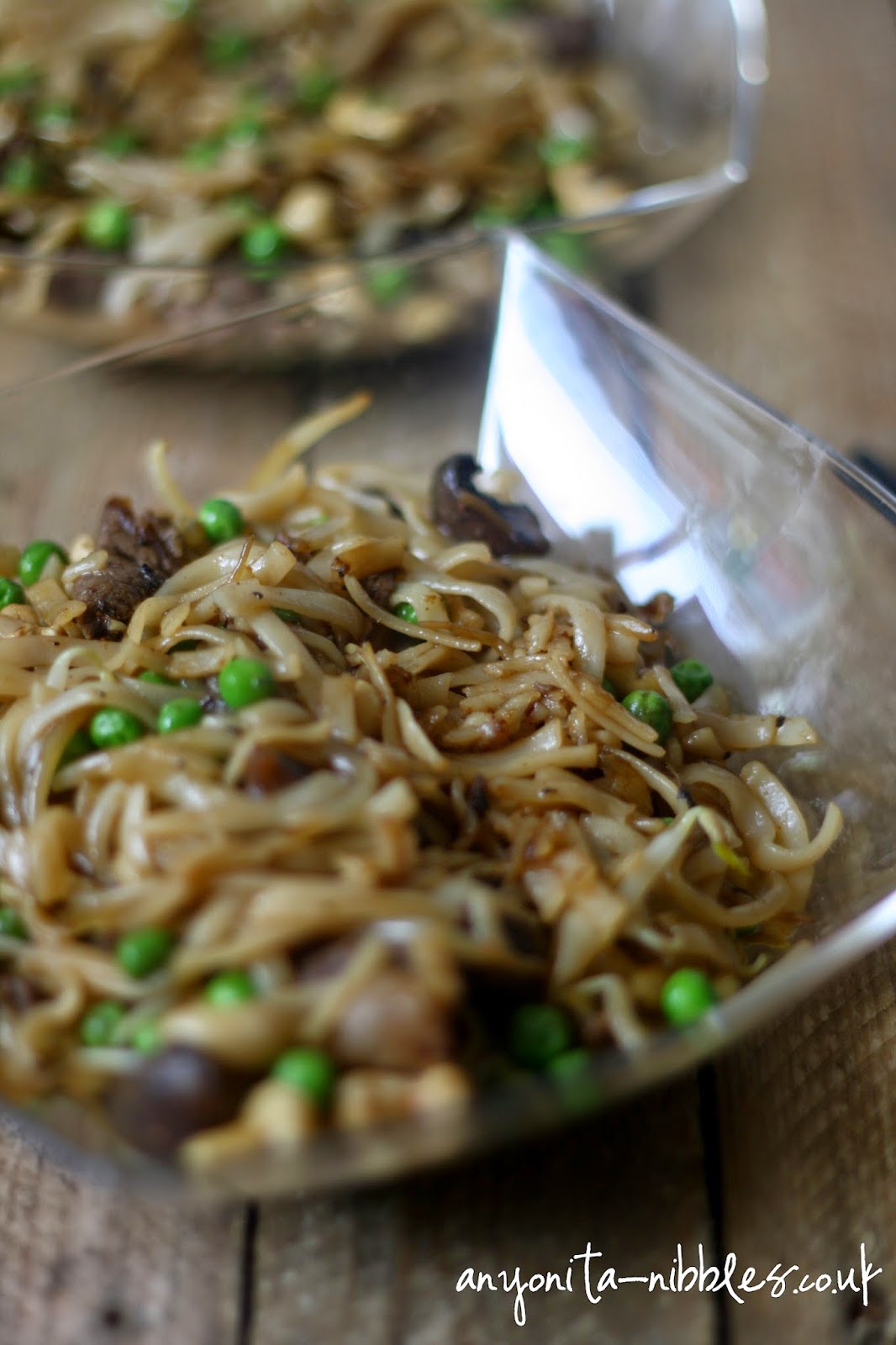 Beef with cashews, mushrooms and bean sprouts from Anyonita-nibbles.co.uk