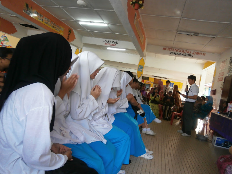 SMK BUKIT SENTOSA: MAJLIS RESTU GURU SPM 2012