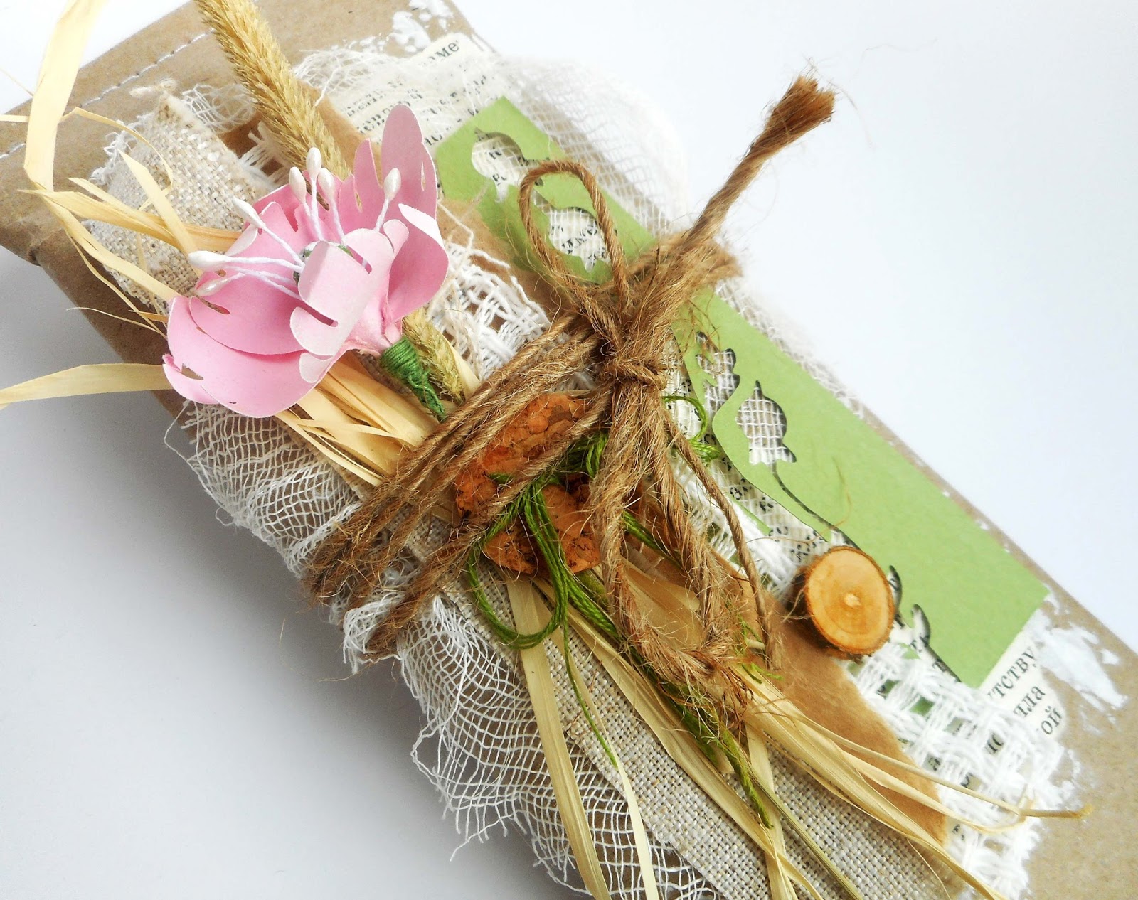 как украсить шоколадку к 8 марта своими руками. оригинальные подарки на 8 марта. креативные подарки на 8 марта. криасивая упаковка шиколада. красивая упаковка подарков.