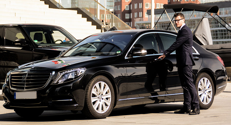 Why You Should Hire Chauffeur Car Service Over Taxi Service!