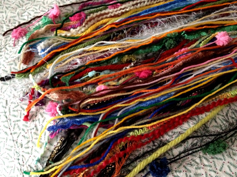 Heritage Homemaker Shabby Chic Textured Yarn Scaft Tutorial