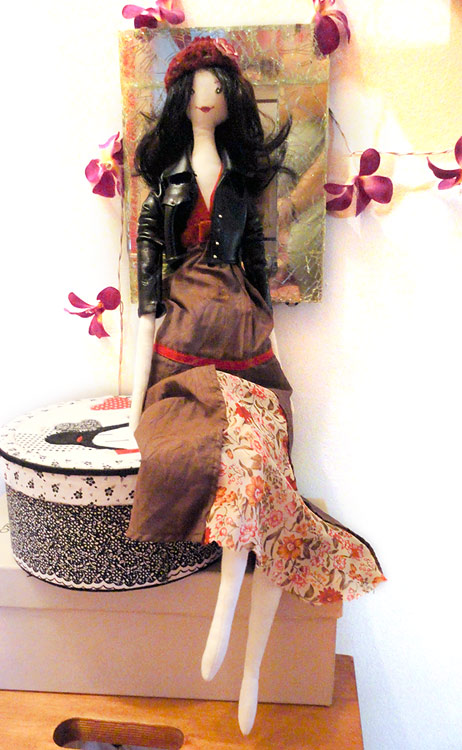 muñeca-tilda-cabeza-modificada-y-cazadora-de-cuero-tilda-doll-new-head-leather-jacket