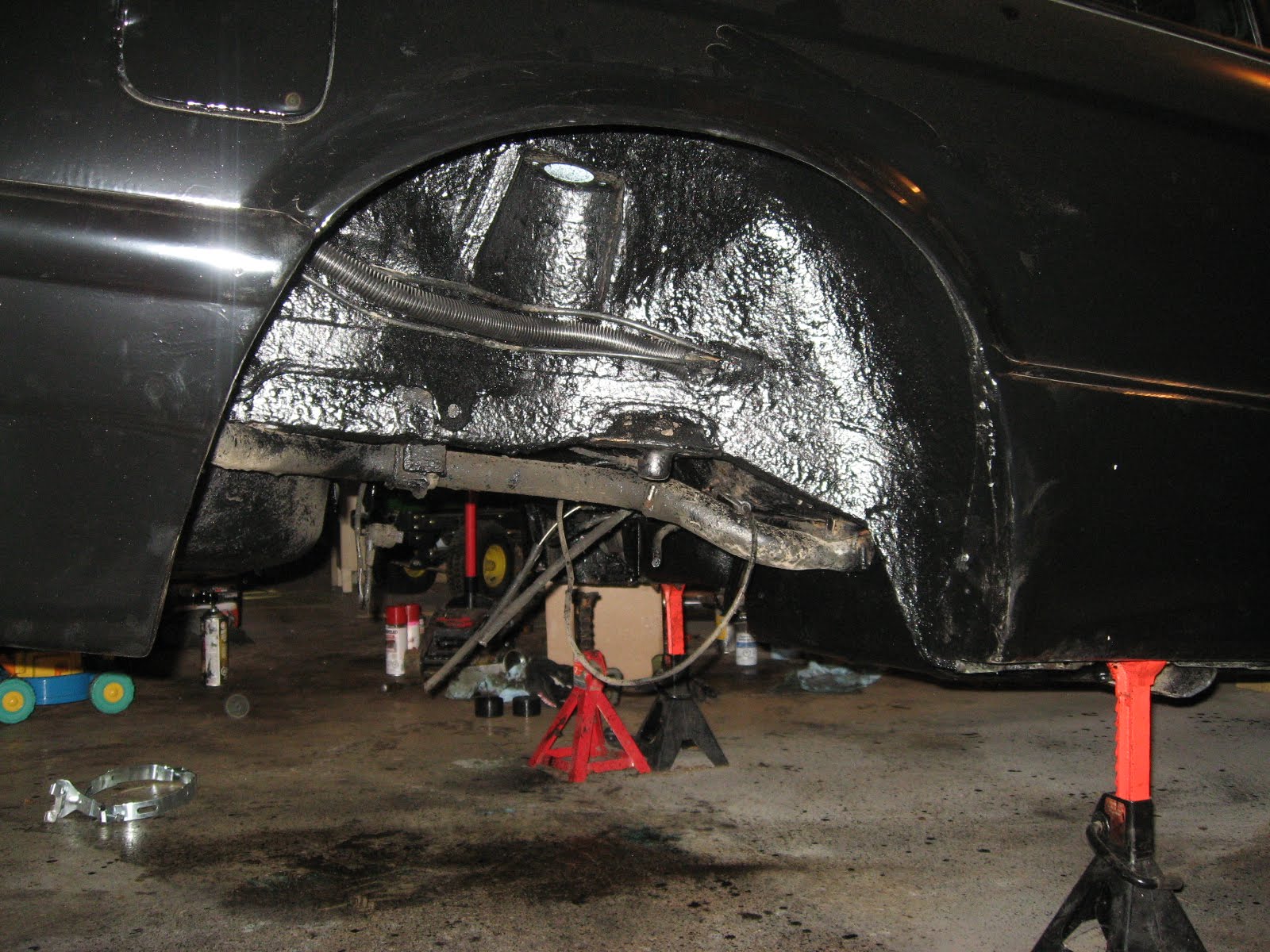 MY PROJECT 1987 BMW 325IS (E30) undercoating finished....subframe