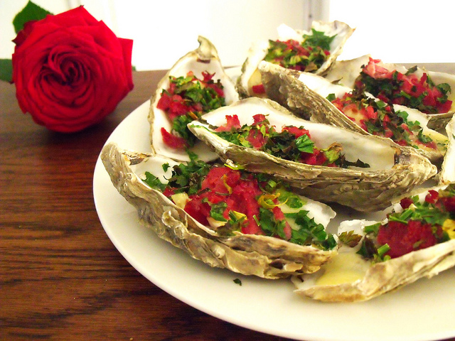 STRIDII CALDE CU SUNCA SI BRINZA CAMEMBERT (WARM OYSTERS WITH CAMEMBERT CHEESE AND BACON)