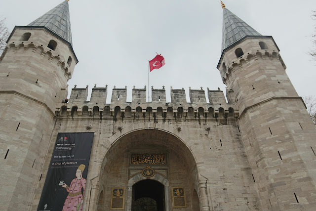 A well-maintained castle entrance at Topkapi Palace in Istanbul, Turkey A well-maintained castle entrance at Topkapi Palace in Istanbul, Turkey