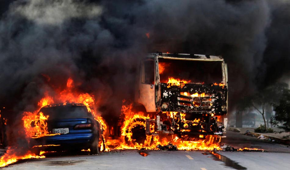 Dois bandidos morrem e 110 são presos no Ceará
