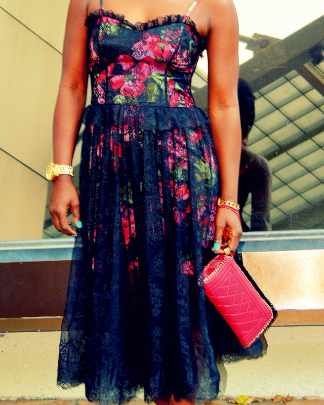 What to Wear Black Lace Elle 'D