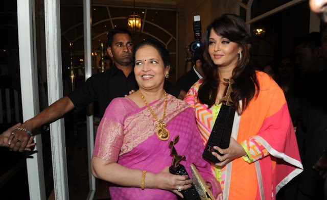 Aishwarya Rai Spotted with her mother Vrinda Rai1 - Aishwarya Rai Post Pregnancy Pics 