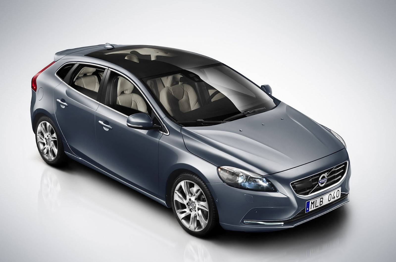 Машина Volvo v40