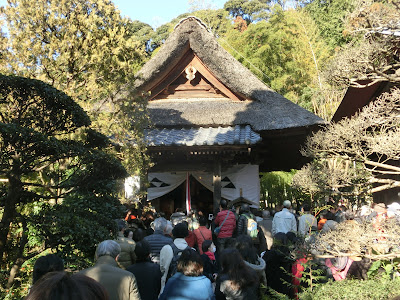 ��y���E�����