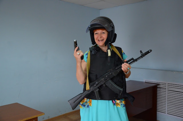 Вооружена и очень опасна Вооружена и очень опасна