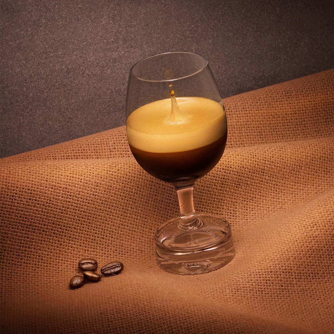 Persona especial El principio Autorización Entre Copas y Corchos: Madurado a la perfección, Nespresso presenta su  primer café añejo