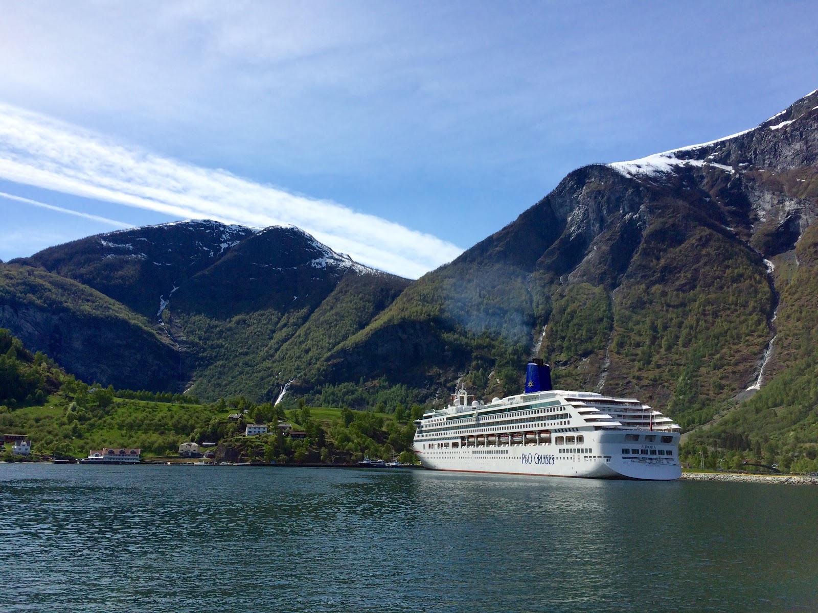 Norway: Fjord Sightseeing with Norway in a Nutshell - Vikingess Voyages