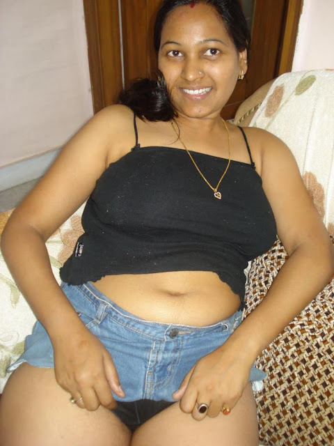 Brüste groß Sexy mallu tante nackt kleine