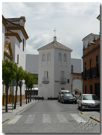 Calle Santa Ana al fondo la Torre del Olivar. Ayer y Hoy