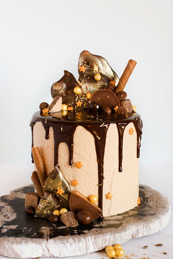 The Wedding Decorator Cake Trend, Drip Cakes, Love them!