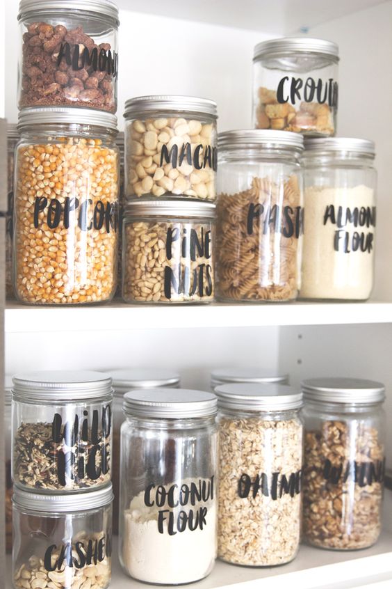 How To Organize Your Pantry Using Mason Jars / Home Decor & Weddings