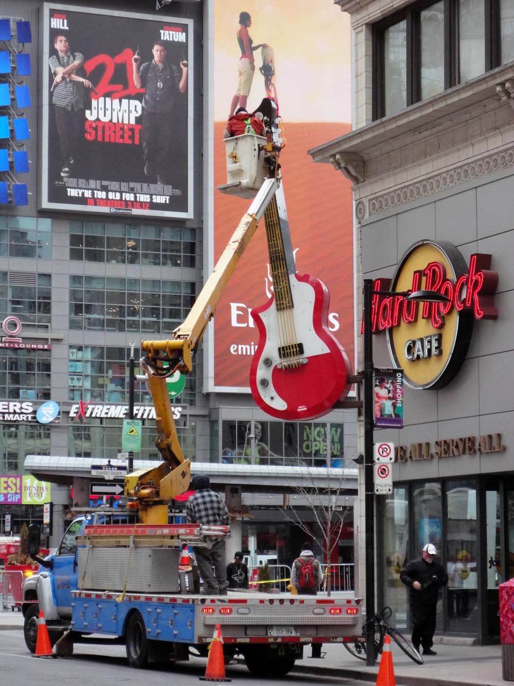 The Darren Danger Portal Graffiti Yellow 2001 Fender Stratocaster