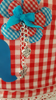 bedels als special item Bedels met een kleine persoonlijk boodschap aan tas maakt hem nog persoonlijker