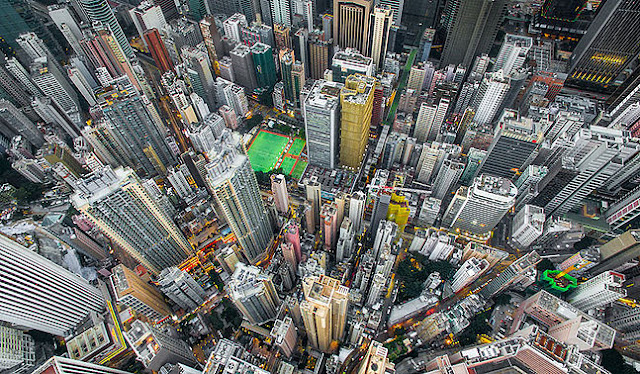狂気と美しさ、香港の高層ビルが密集する風景。５枚