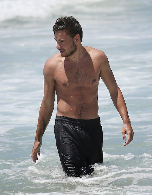 One Direction: Liam surfing, Gold Coast (20.10.2013.)