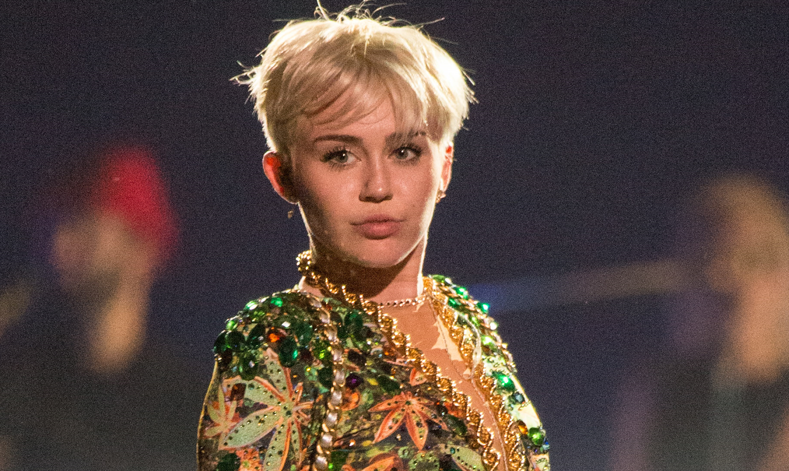 Miley-Cyrus-World // Your Best Online Source For Miley Cyrus: [Bangerz