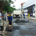 Obras de tapa-buracos com recapeamento asfáltico estão em andamento