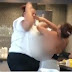  Empleada de McDonald's propina brutal golpiza a una cliente 