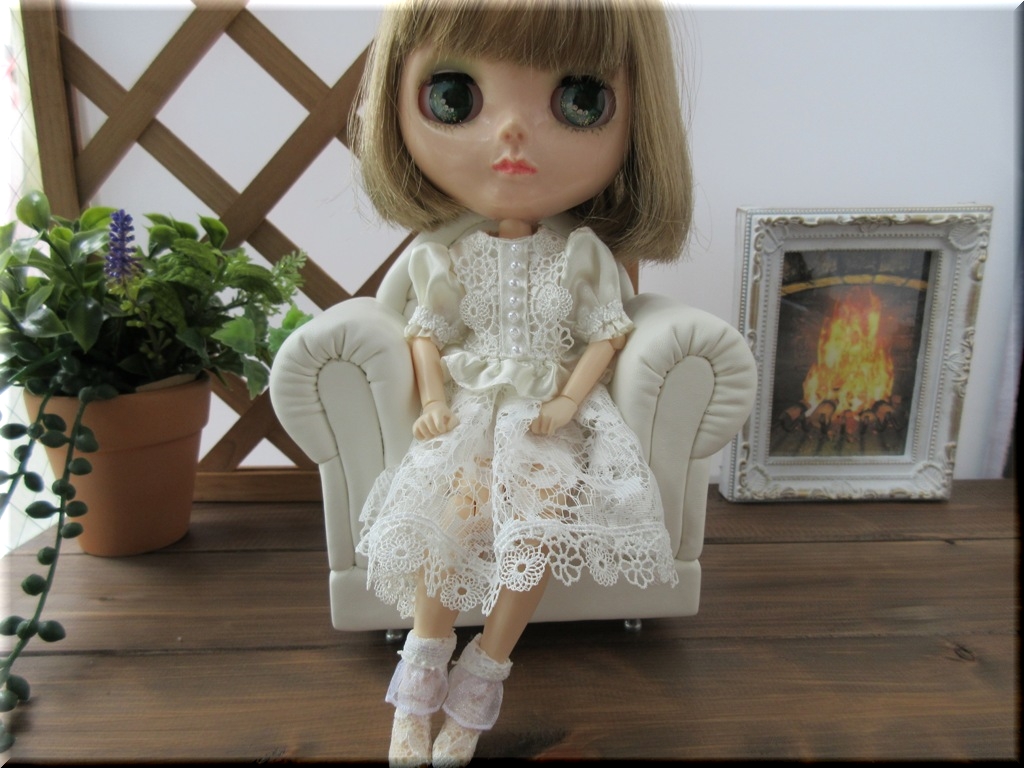vivimaronのブライスちゃん 一人掛けドールソファ 白