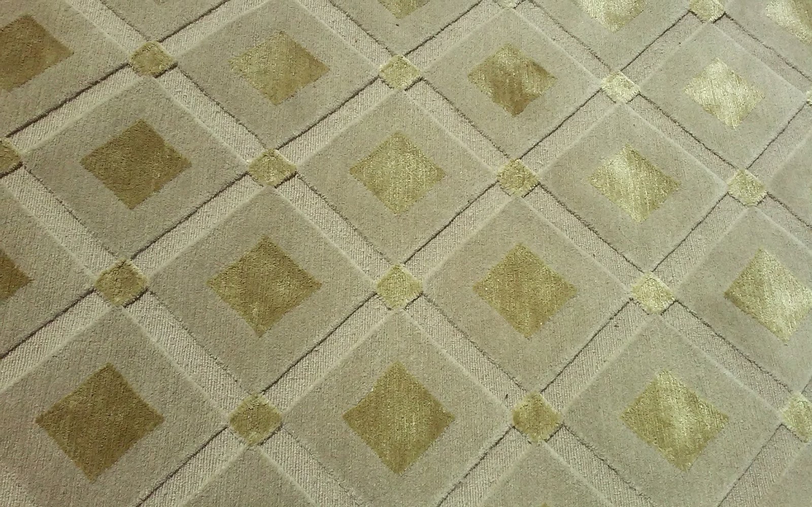 UHURU FURNITURE & COLLECTIBLES SOLD **BARGAIN BUY** 16345 Diamond