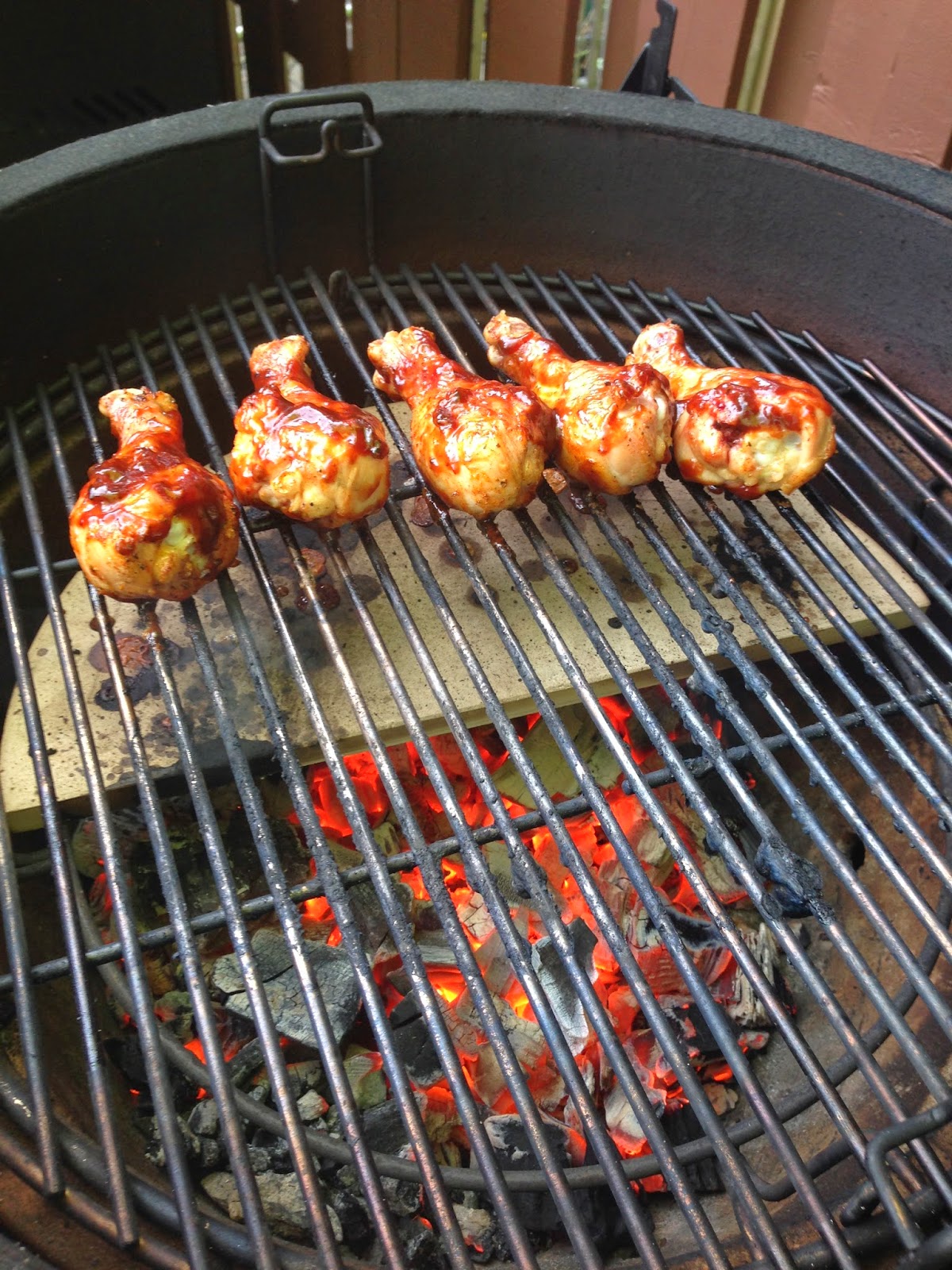 QJunkies BBQ Addiction Kamado Joe Cheap Night BBQ Drumsticks