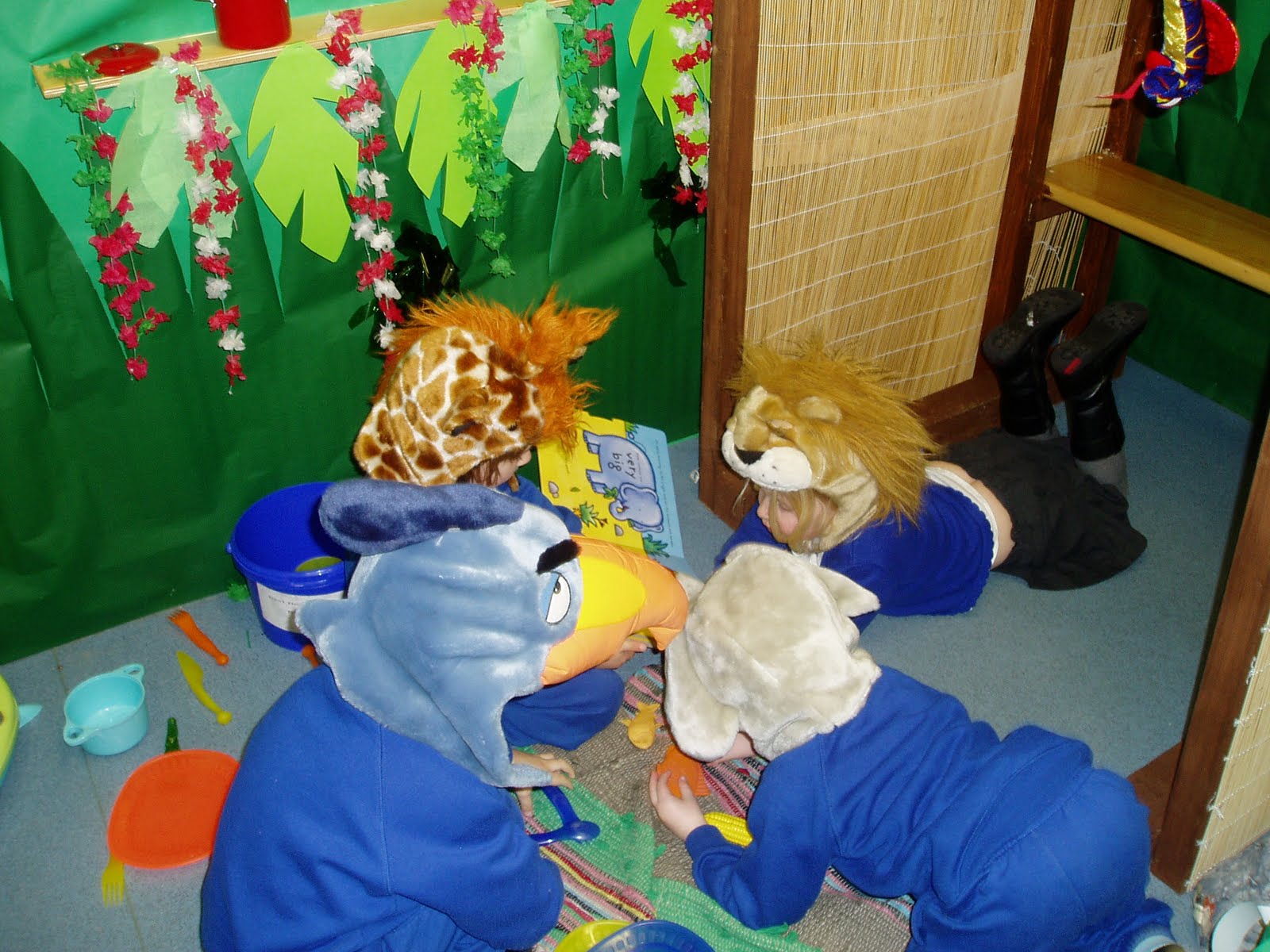 Gelli Primary School Nursery News: Jungle role play area