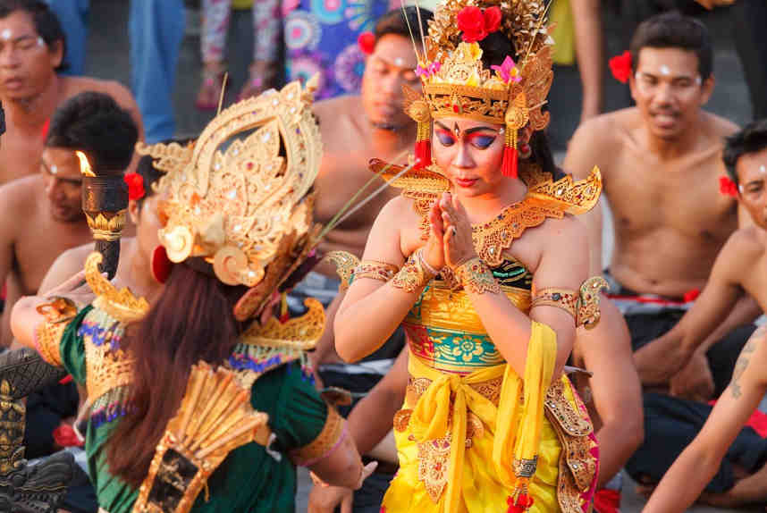 Nusantara tarian adalah berikut bukan tradisional Tari Tradisional: