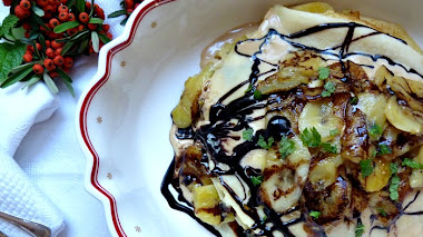 Crepes de plátano dulce con helado de turrón y chocolate