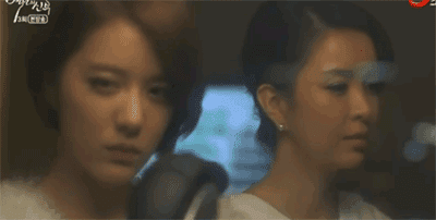 Jang Yi Kyung and Shin Eun Jung 신은정 as Ma Jae Ran scheme to beat the curse.