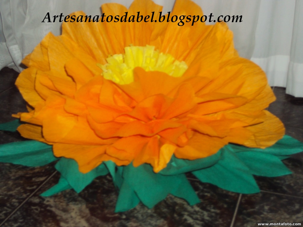 ARTESANATOS DA BEL: Flor Gigante de Papel Crepom... fica lindo na decoração  de mesas de festa e paredes...