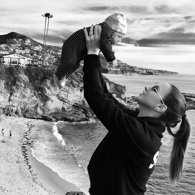 Jordan-Carver-with-Her-Baby-at-Seashore