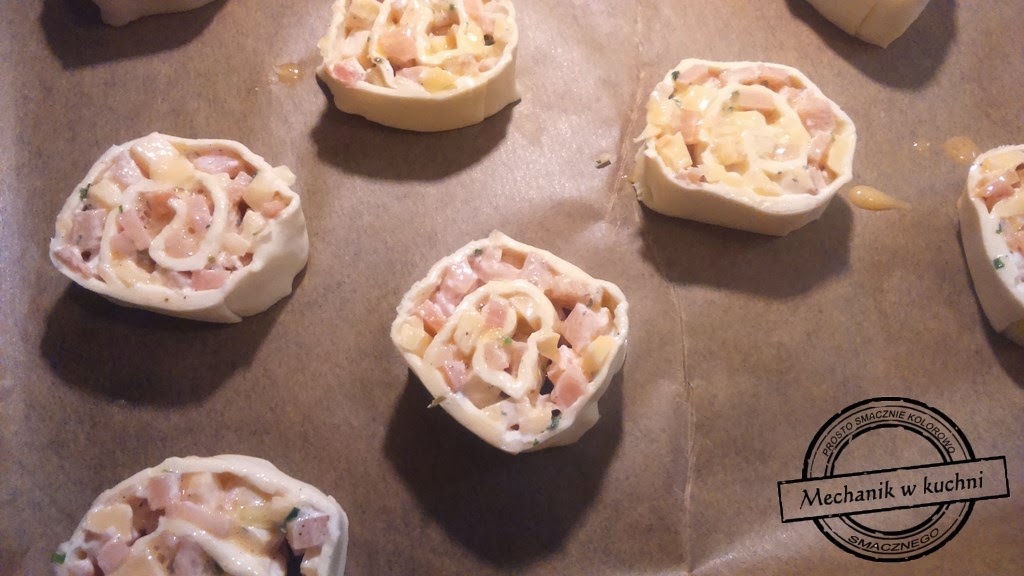 Ciasto francuskie ślimaczki z szynką serem śmietaną blog kulinarny mechanik w kuchni