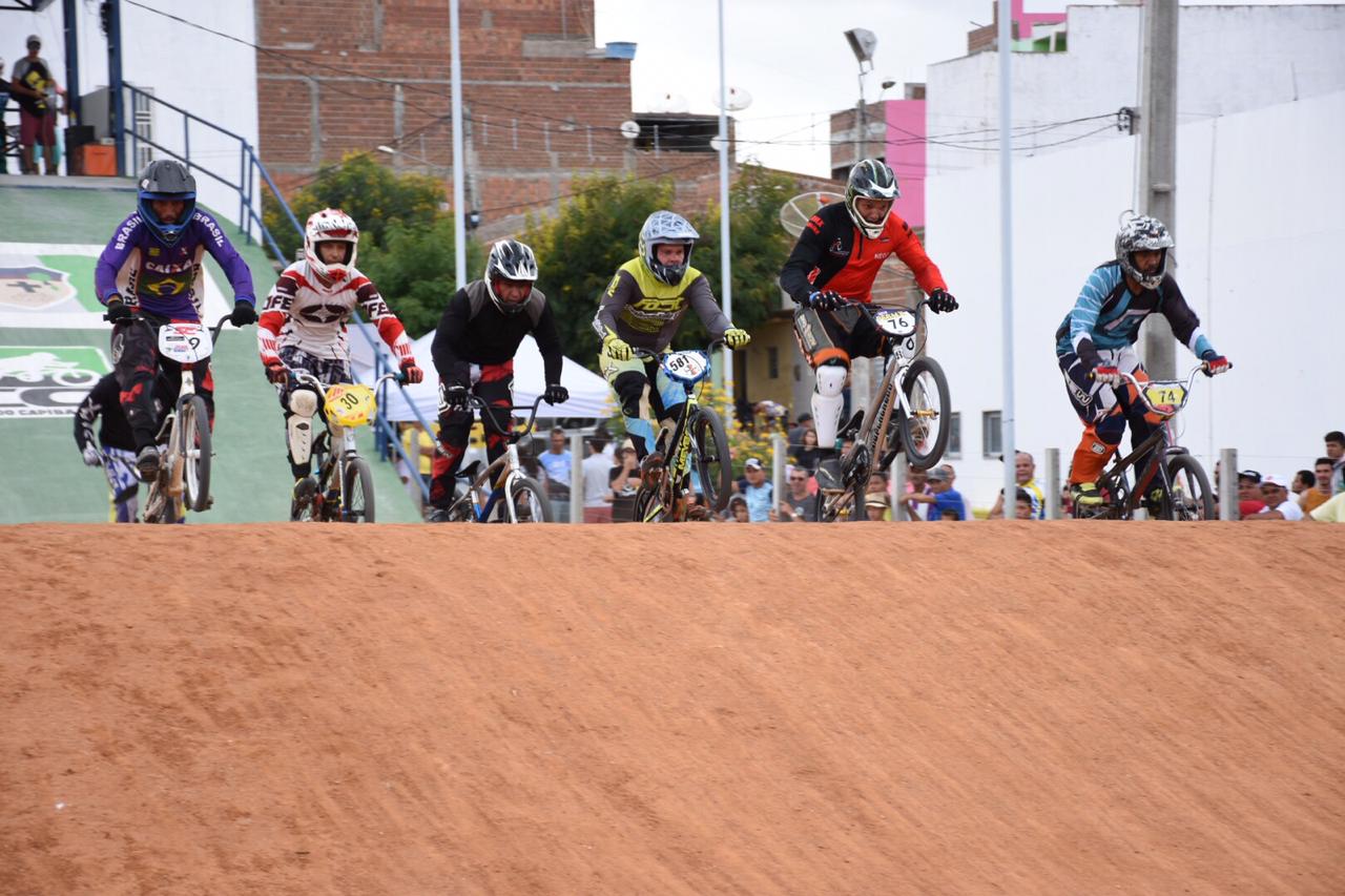Edson Vieira inaugura nova pista de bicicross em Santa Cruz do Capibaribe