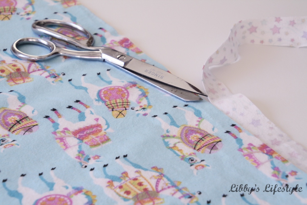 Receiving blanket, swaddling blanket tutorial the perfect gift for any new born or mumtobe