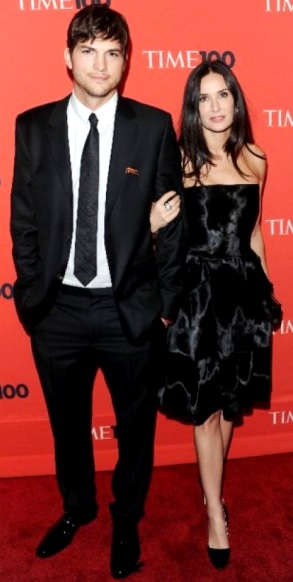 Demi Moore y Ashton Kutcher Foto de Demi Moore vestida de gala junto a Ashton Kutcher