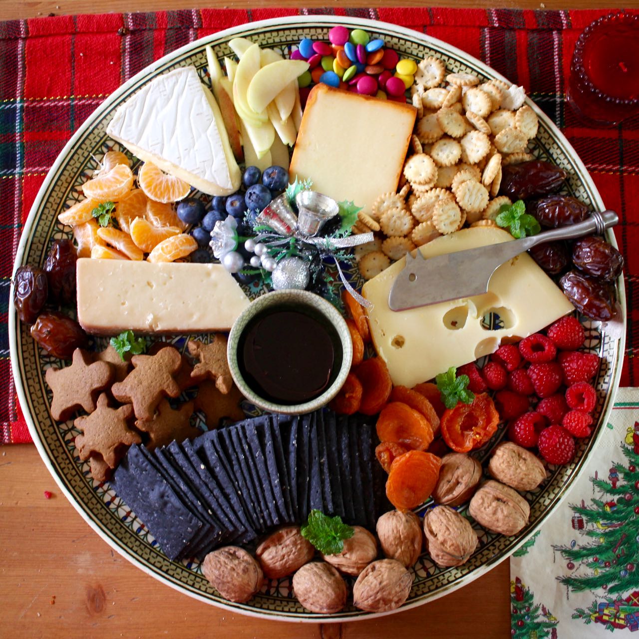 Green Gourmet Giraffe: Christmas in July dessert cheese platter