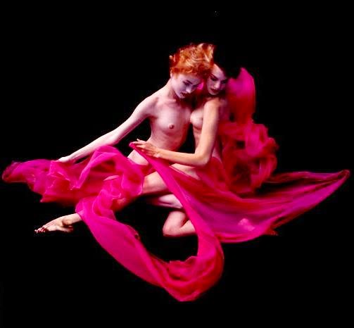 LIED A MI MADRE, MAESTRA DE DANZA, de Juan Carlos Villavicencio; Fotografía de Howard Shatz. Libro de Referencia:Clara Janés, "Huellas sobre una corteza". Col «Cuadernos del Mediterráneo»,. Carlos Morales del Coso Ed., Ed. El Toro de Barro, Tarancón de Cuenca 2004. LIED A MI MADRE, MAESTRA DE DANZA, de Juan Carlos Villavicencio; Fotografía de Howard Shatz. Libro de Referencia:Clara Janés, "Huellas sobre una corteza". Col «Cuadernos del Mediterráneo»,. Carlos Morales del Coso Ed., Ed. El Toro de Barro, Tarancón de Cuenca 2004.