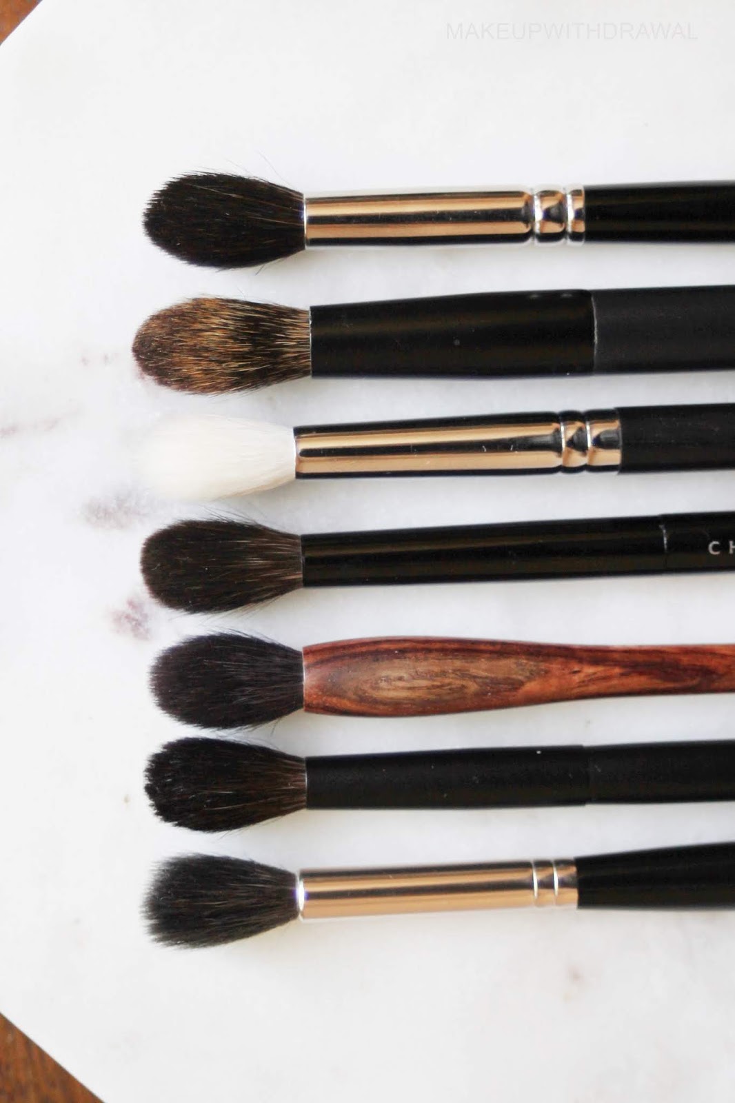 A Comparison of Fluffy Round Blending Brushes Makeup Withdrawal