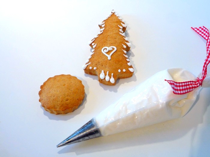 That Cute Little Cake {Cookies} How to make standing gingerbread