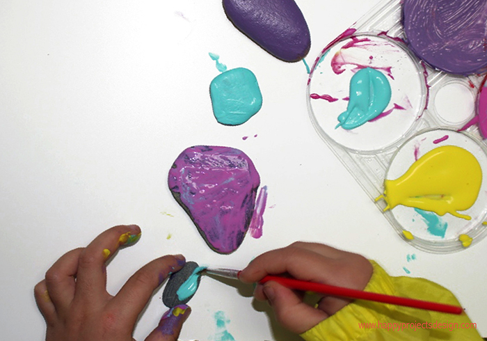 DIY piedras monstruito